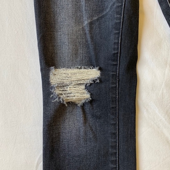 ❌SOLD❌Madewell distressed denim - Picture 3 of 8